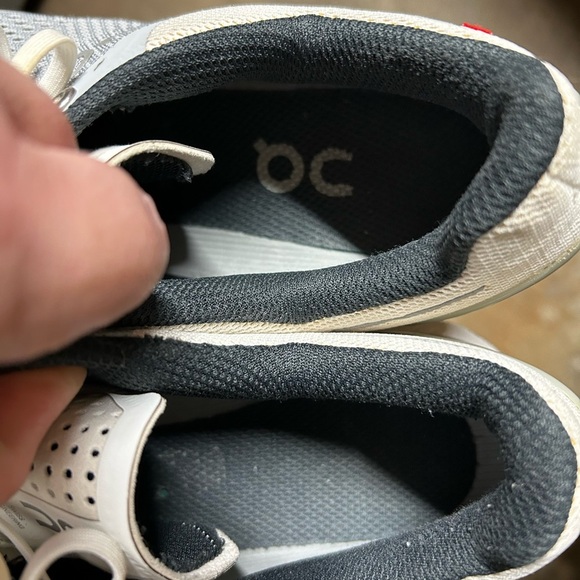 ON Cloudsurfer Glacier/Black Womens 10.5 Grey Black White Preowned - Picture 15 of 15